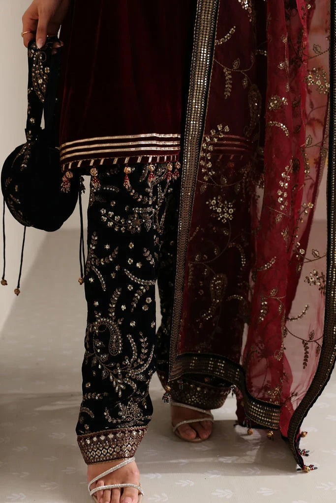 SR-1015 Sequence Embroidered 9000 Micro Velvet 3Pc With Organza Embroidered Dupatta