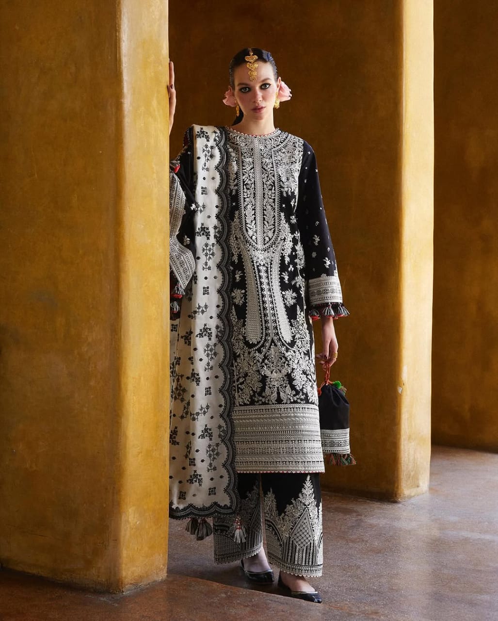 SR-MB2615 Lawn Unstitched 3pc Embroidered Suit With Embroidered Bamber Chiffon Dupatta