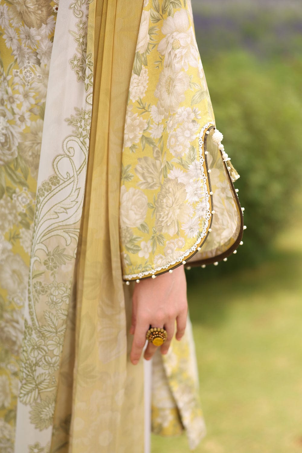 SR-BQ203 Unstitched Digital Printed Lawn Suit 3pc With Digital Printed Lawn Dupatta