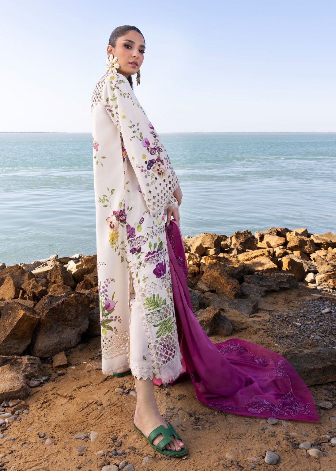 SR-CS202 Unstitched Digital Printed Lawn Suit 3pc With Embroided Cotton Net Dupatta