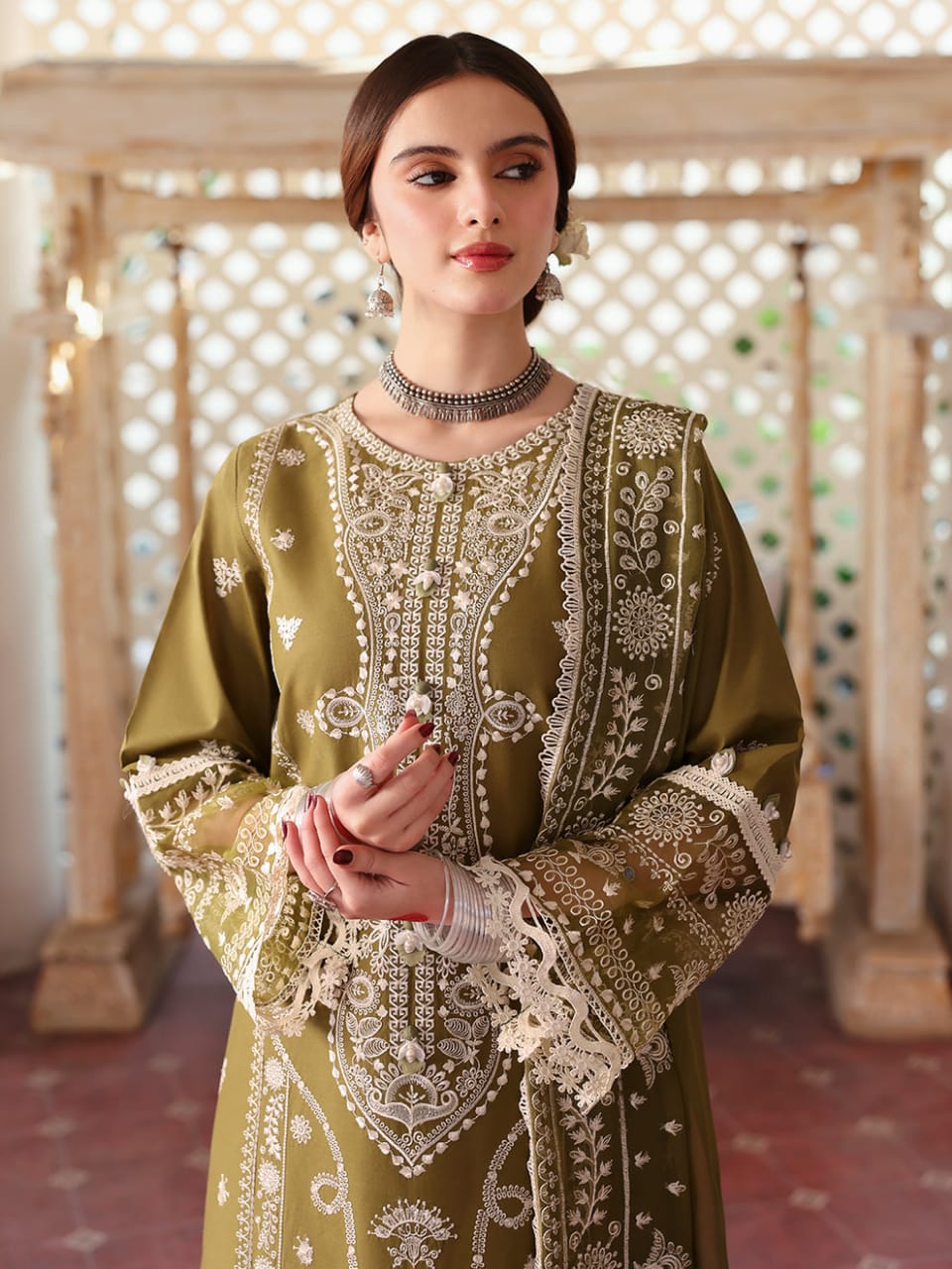 SR-MR590 Unstitched Heavy Embroidered Lawn Suit With Embroidered Bamber Chiffon Dupatta