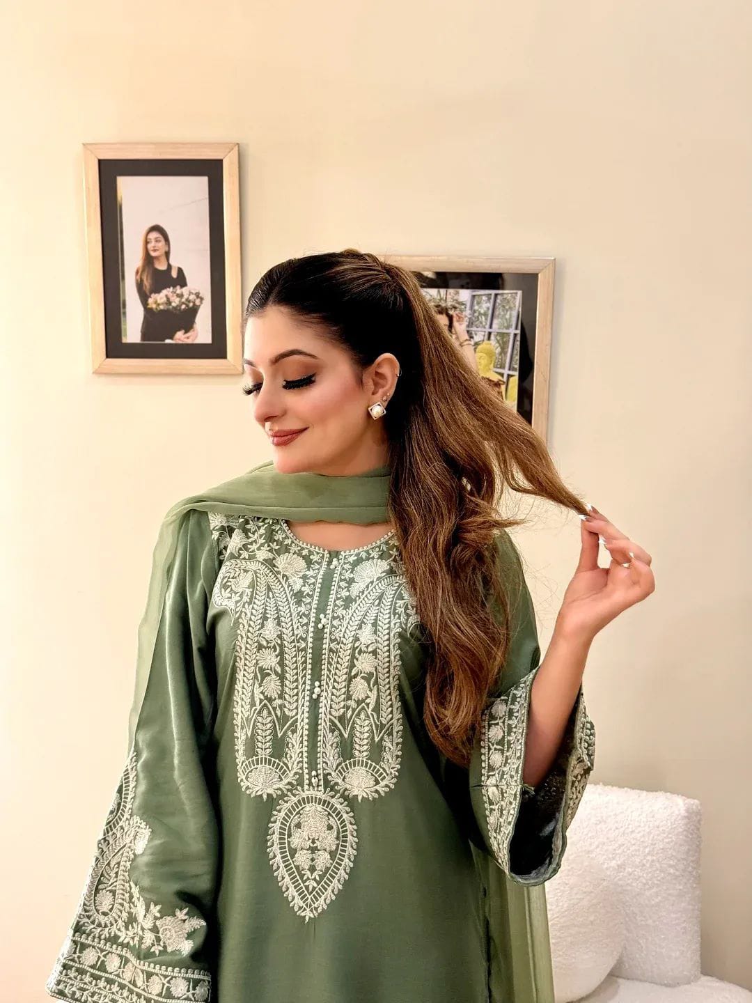 SR-MR2740 Unstitched Embroidered Lawn Suit 3pc With Organza Embroidered Dupatta