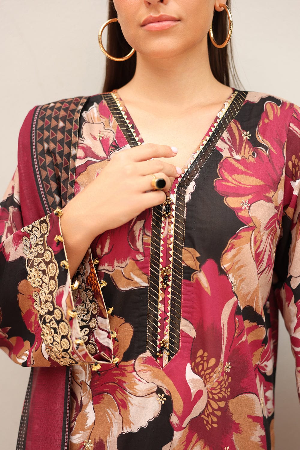 SR-BQ38 Digital Printed Khaddar Suit 3pc with Khaddar Digital Printed Dupatta & Embroidered Patches