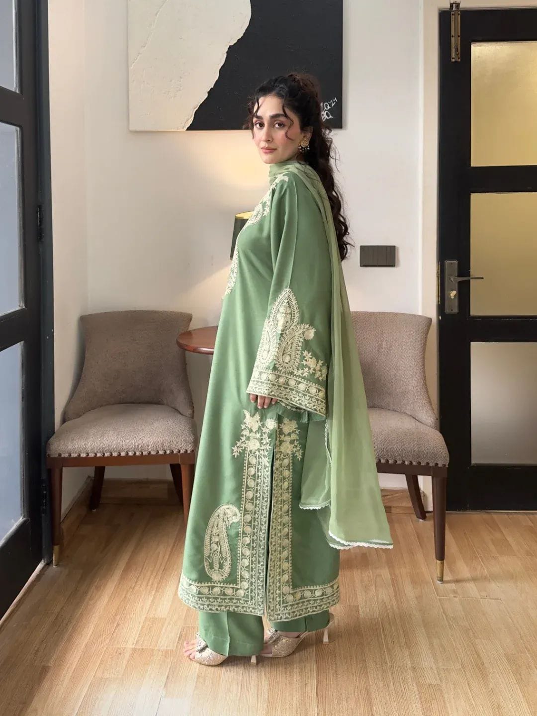SR-MR2740 Unstitched Embroidered Lawn Suit 3pc With Organza Embroidered Dupatta