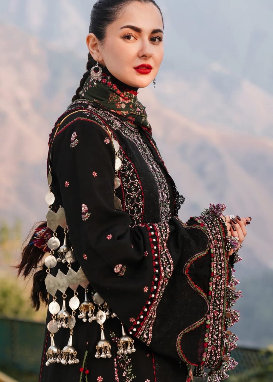 SR-MB520 Dhanak Embroidered Suit With Digital Printed Woolen Shawl