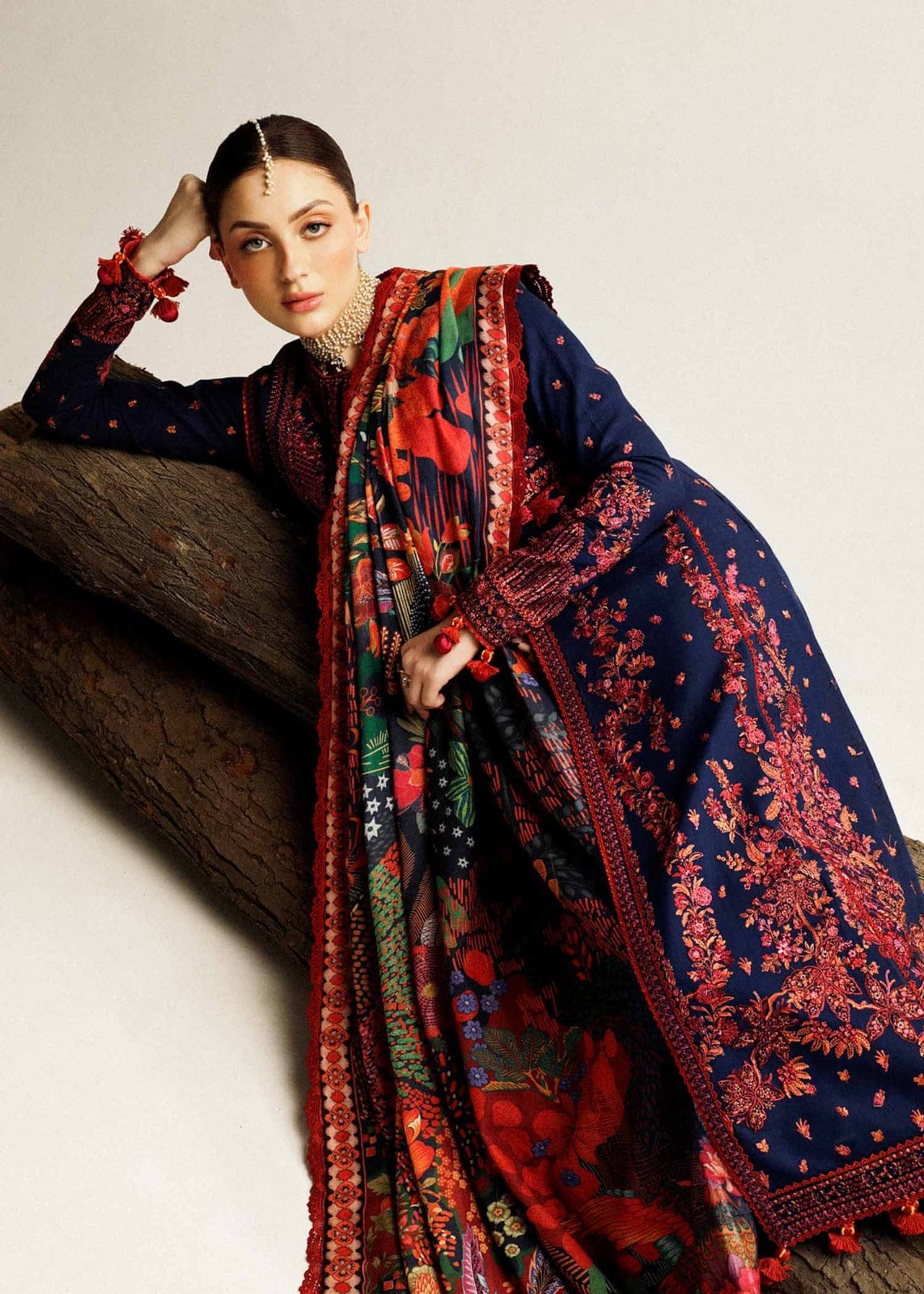SR-HR570 Dhanak Embroidered Suit With Digital Printed Woolen Shawl