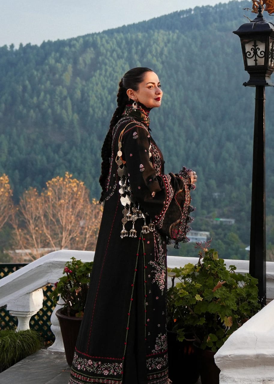 SR-MB520 Dhanak Embroidered Suit With Digital Printed Woolen Shawl