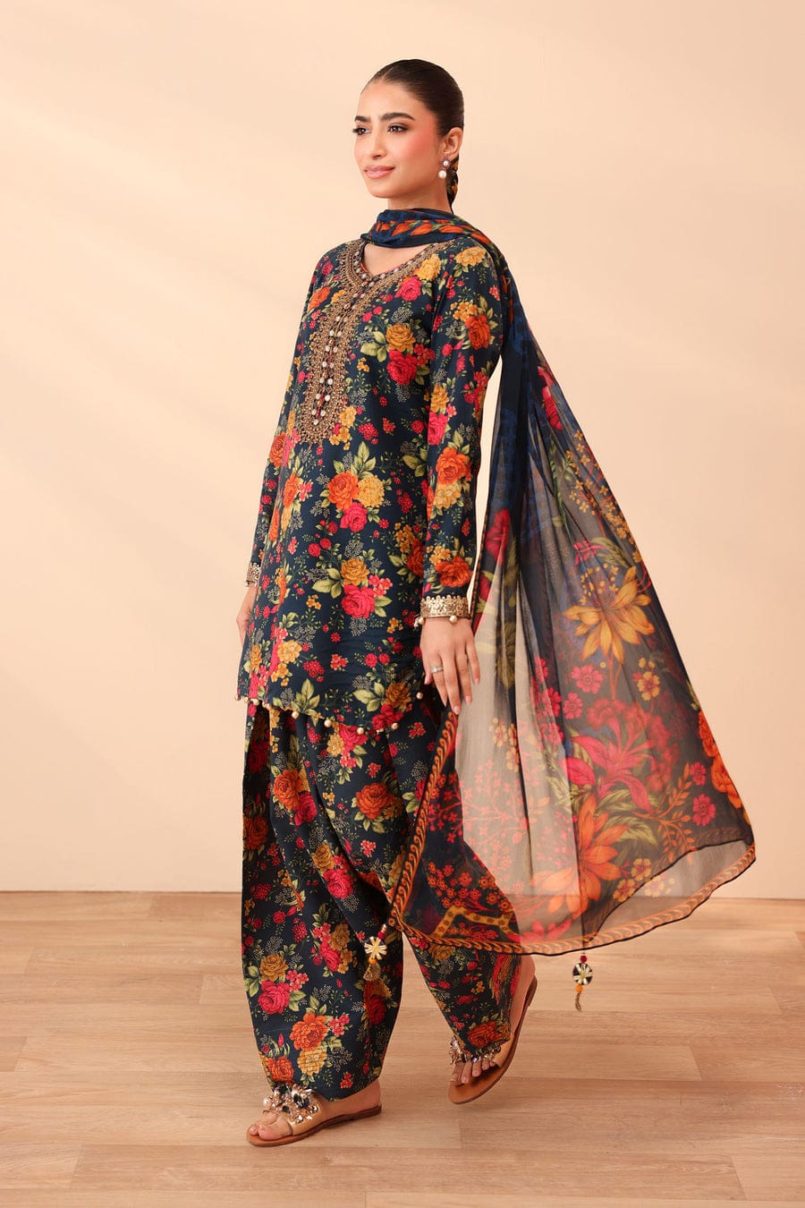 SR-BQ40 Digital Printed Khaddar Suit 3pc with Khaddar Digital Printed Dupatta & Embroidered Patches