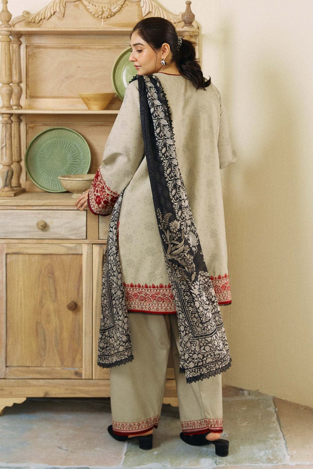SR-ZS57 Unstitched Fully Embroided Lawn Suit With Cotton Lawn Dupatta