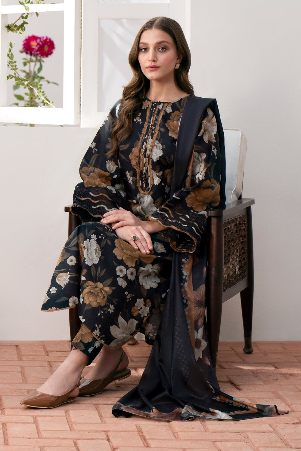 SR-BQ02 Digital Printed Khaddar Suit 3pc with Khaddar Digital Printed Dupatta & Embroidered Patches