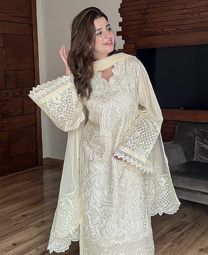 IZNIK-3PC LAWN HEAVY EMBROIDERED SHIRT WITH ORGANZA EMBROIDERED DUPATTA AND TROUSER-BIC-4799