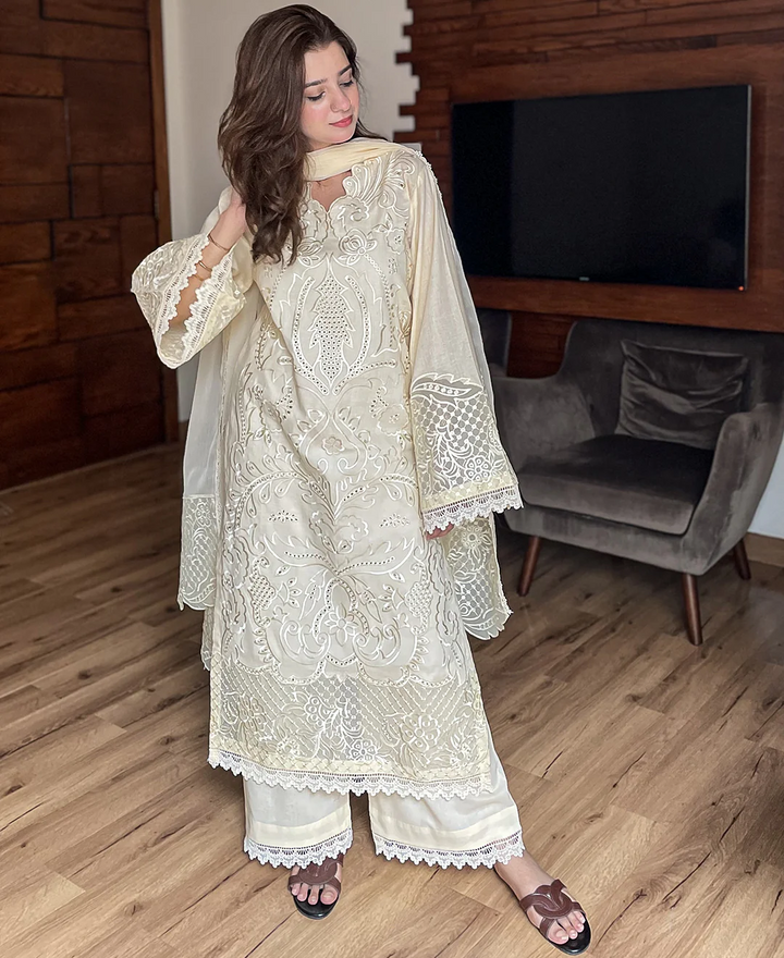 IZNIK-3PC LAWN HEAVY EMBROIDERED SHIRT WITH ORGANZA EMBROIDERED DUPATTA AND TROUSER-BIC-4799