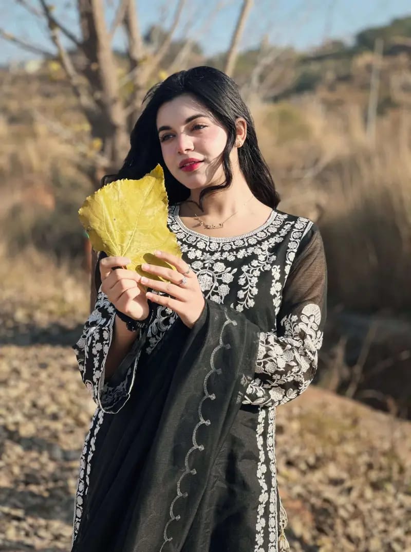 SR-AN159333 Unstitched Embroidered Lawn Suit 3pc With Bamber Chiffon Embroidered Dupatta