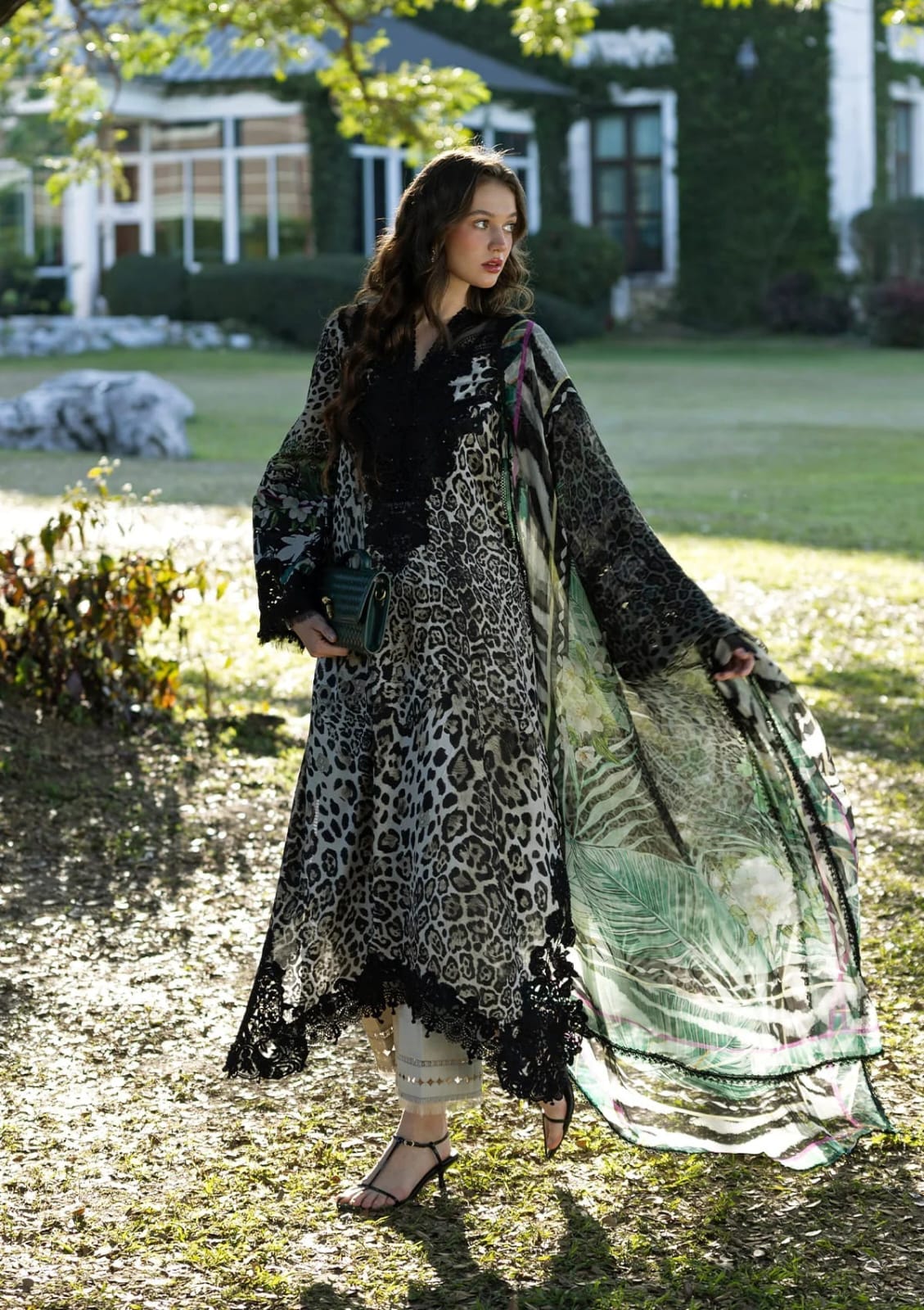 SR-EL204 Unstitched Digital Printed Lawn Suit 3pc With Digital Printed Lawn Dupatta