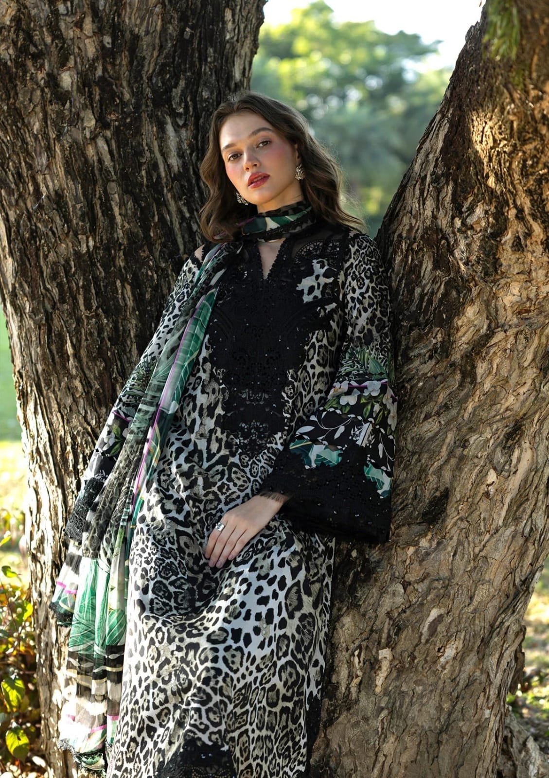 SR-EL204 Unstitched Digital Printed Lawn Suit 3pc With Digital Printed Lawn Dupatta