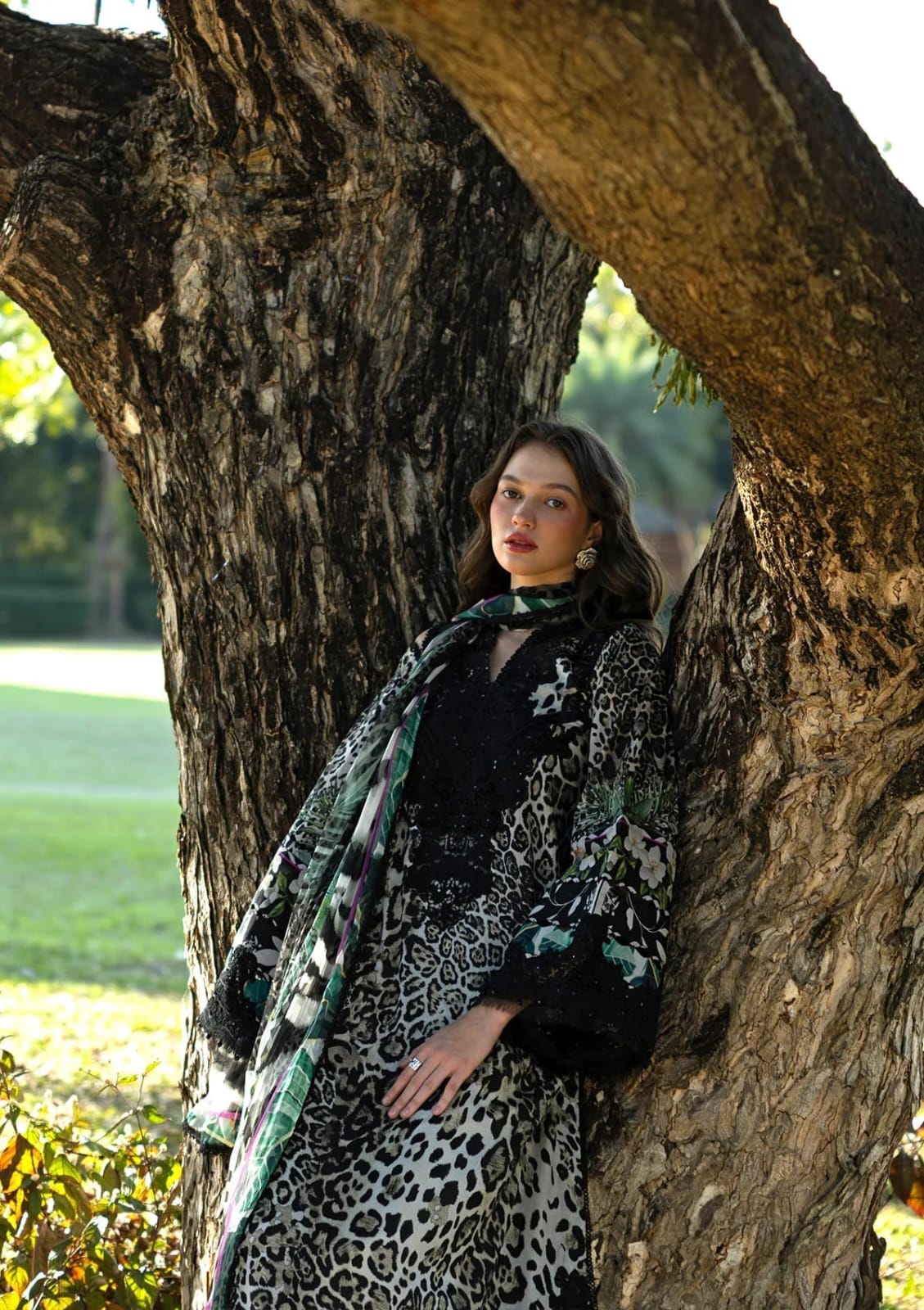 SR-EL204 Unstitched Digital Printed Lawn Suit 3pc With Digital Printed Lawn Dupatta
