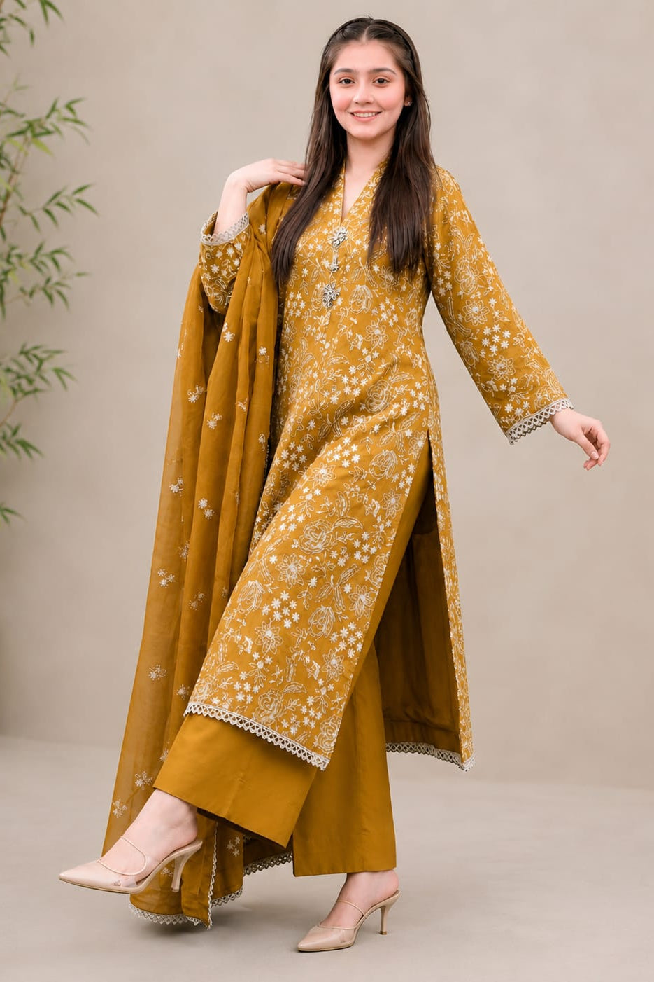 SR-BR09 Lawn 3Pc Embroidered Suit with Bamber Chiffon Embroidered Dupatta