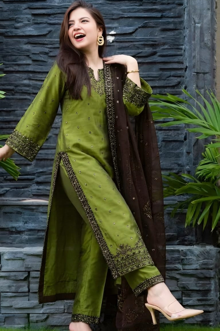 SR-IZ89333 Lawn Embroidered 3pc Suit With Bamber Chiffon Embroidered Dupatta