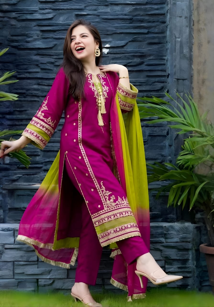 SR-D13 Lawn Embroided 3pc Suit With Bamber Chiffon Dupatta