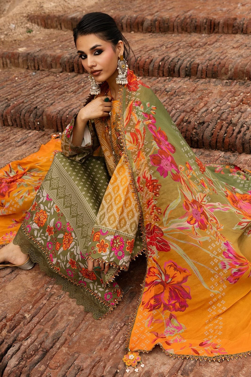 SR-D359 Digital Printed Lawn Suit 3pc With Lawn Digital Printed Dupatta