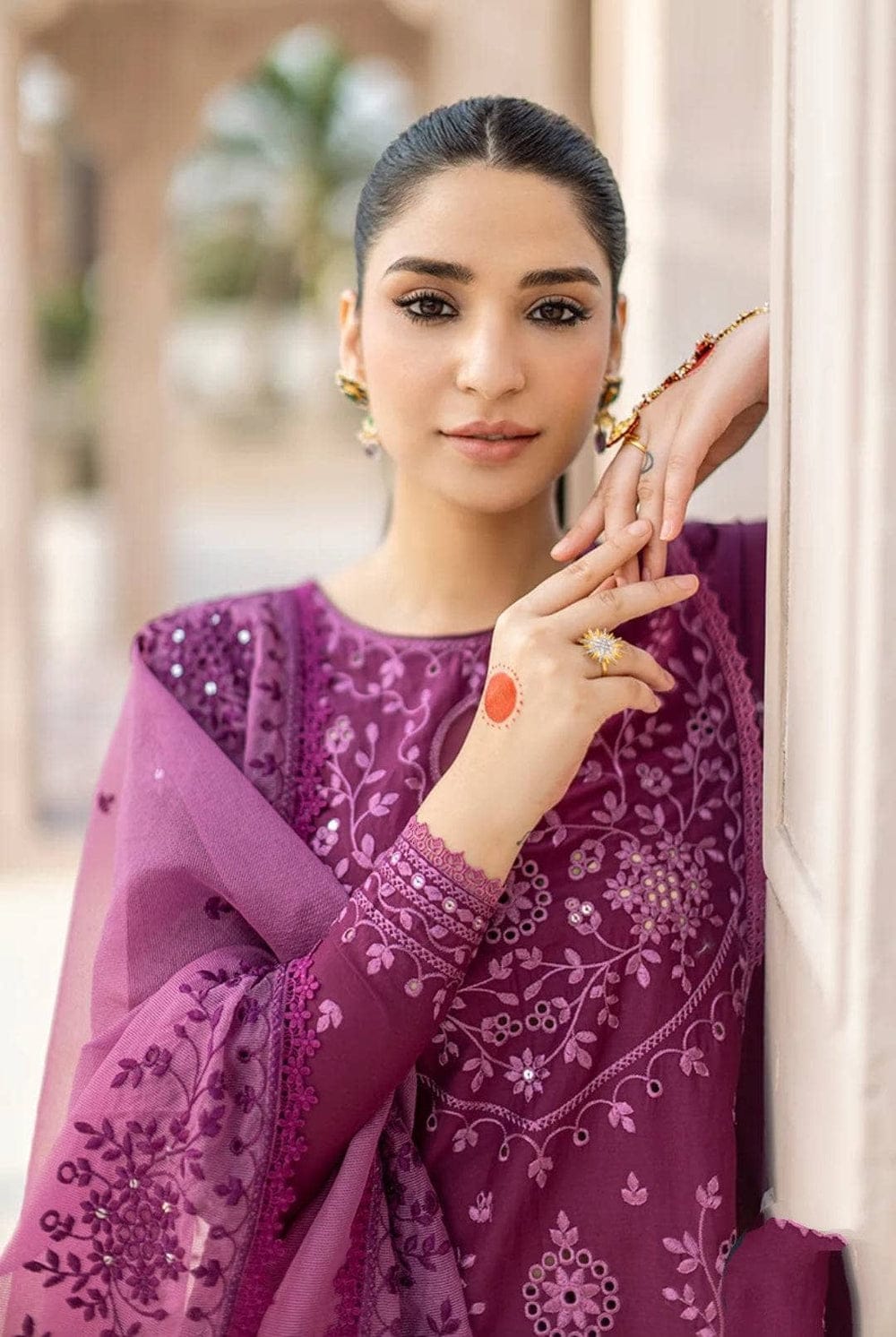 SR-CS84 Lawn Unstitched Embroidered 3pc Suit With Organza Embroidered Dupatta