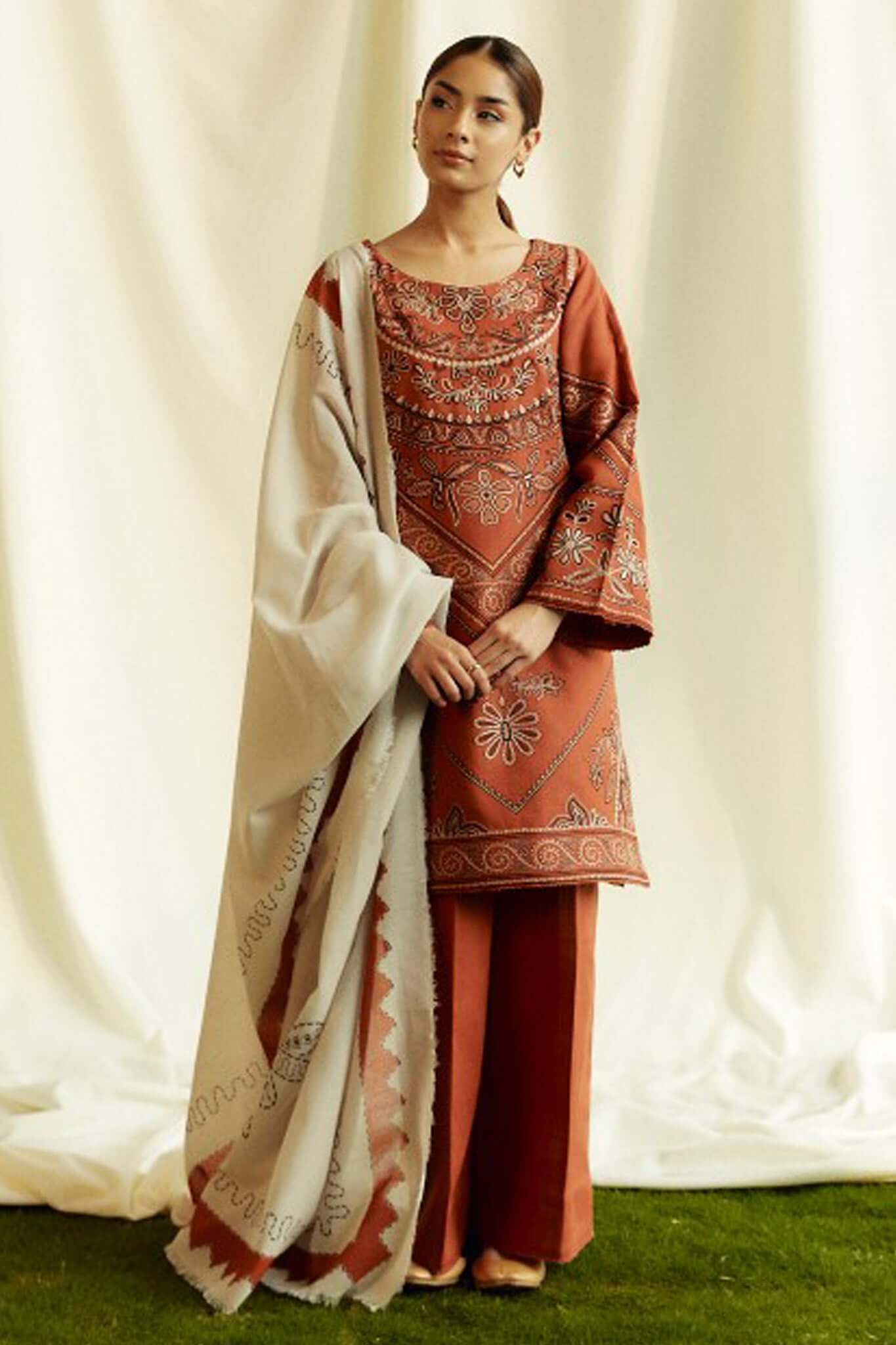 SR-ZS2555(B) Unstitched Embroidered Lawn 3pc Suit With Cotton Lawn Printed Dupatta