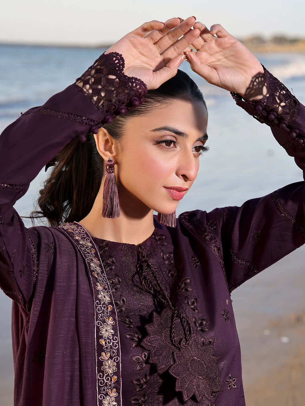 SR-IZ813 Lawn Chikenkari Embroidered 3pc With Lawn Embroidered Dupatta