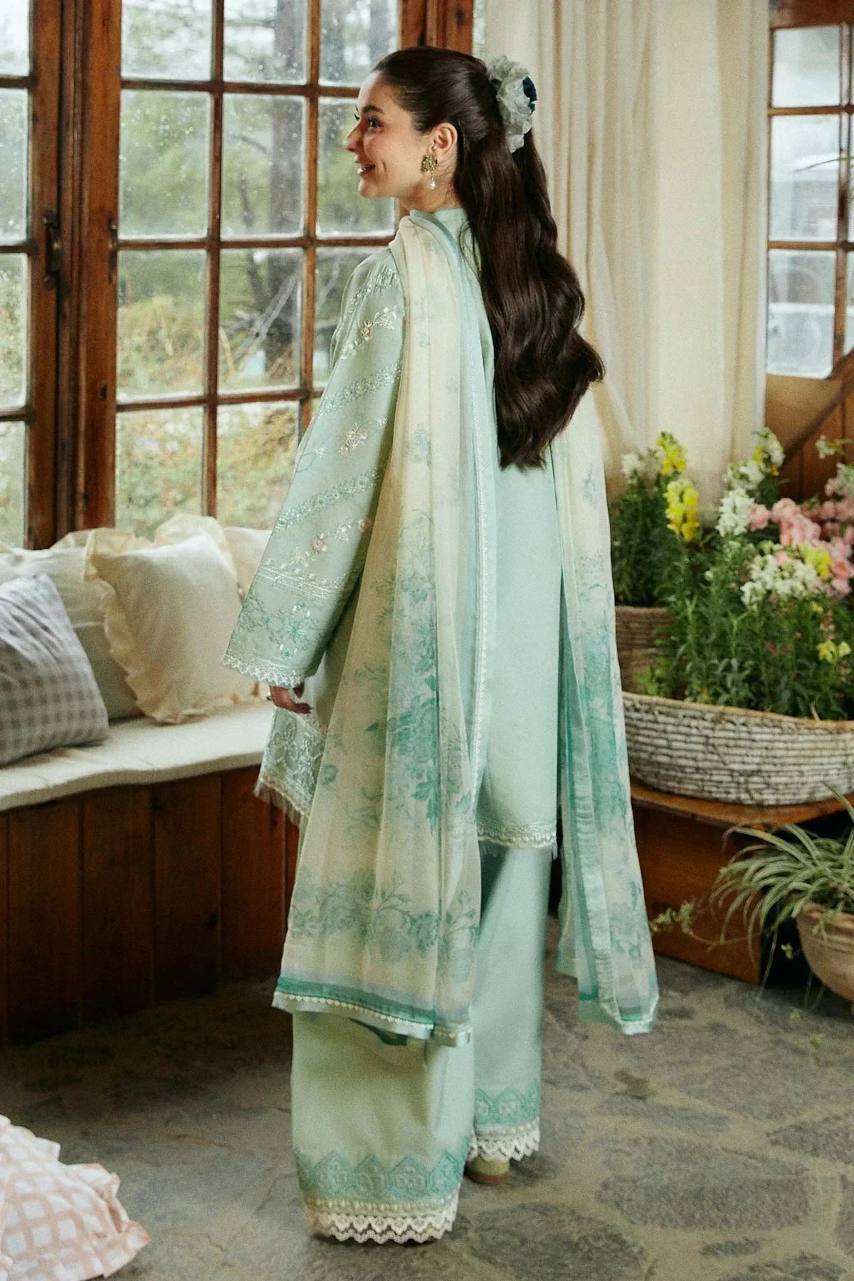 SR-49 Lawn Embroidered 3pc Suit With Printed Chiffon Dupatta